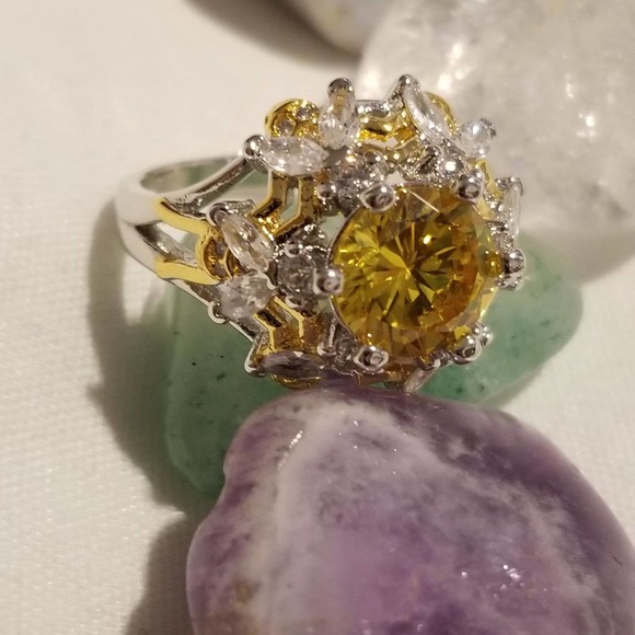 *Vintage Citrine Flower Two-tone Ring - Picture 3 of 6